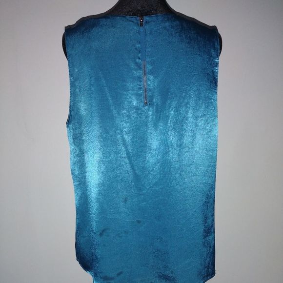Sleeveless Teal Blouse - Picture 2 of 6